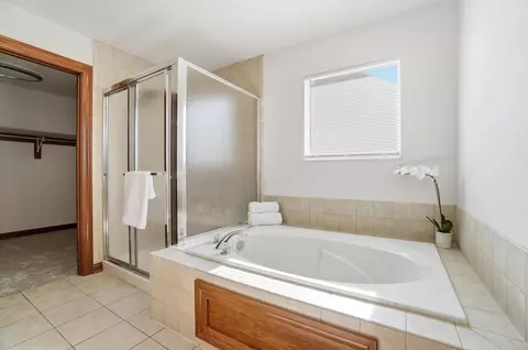 Bath - 8092 Summerhouse Dr E, Dublin, OH 43016 photo 3 of 5