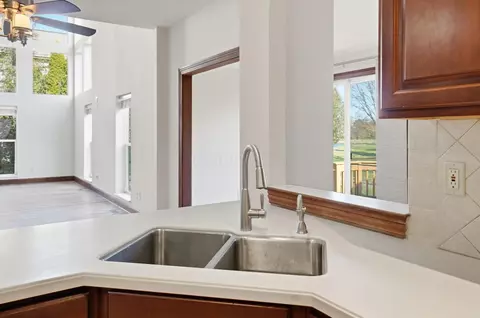 Kitchen - 8092 Summerhouse Dr E, Dublin, OH 43016 photo 2 of 4