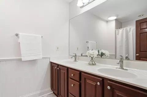 Bath - 8092 Summerhouse Dr E, Dublin, OH 43016 photo 4 of 5