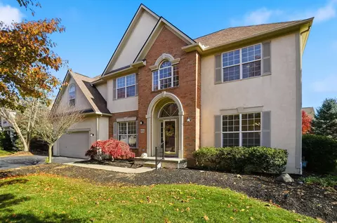 8092 Summerhouse Dr E, Dublin, OH 43016