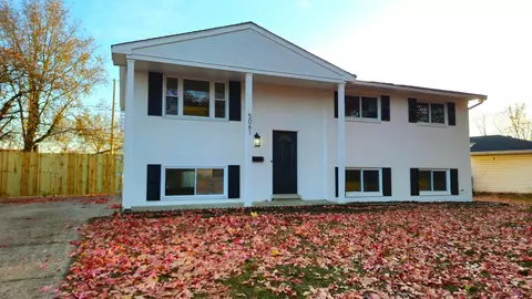 5061 Labelle Dr, Columbus, OH 43232