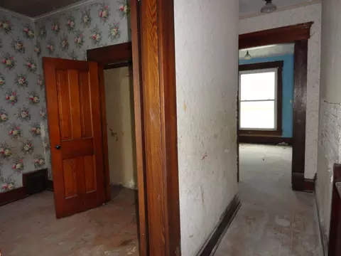 Entry Way - 117 N Boggs St, De Graff, OH 43318 photo 2 of 4