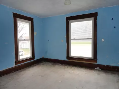 Bedroom - 117 N Boggs St, De Graff, OH 43318 photo 4 of 8