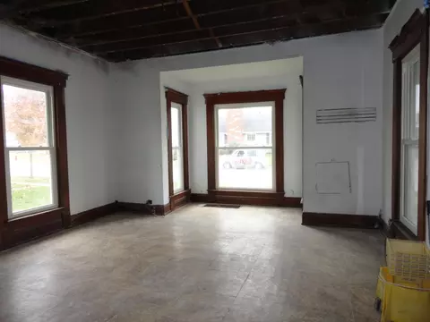 Living - 117 N Boggs St, De Graff, OH 43318 photo 3 of 6