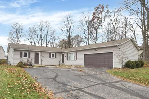 347 Oak Meadow Dr, Pataskala, OH 43062