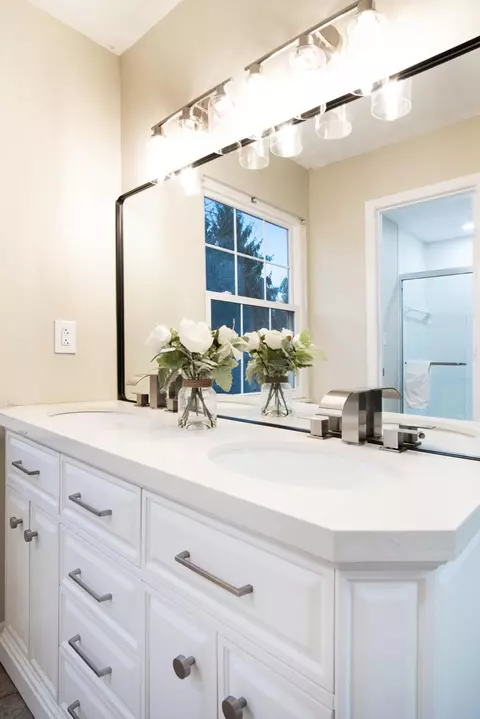 Bath - 3761 Carnforth Dr, Columbus, OH 43221 photo 3 of 5