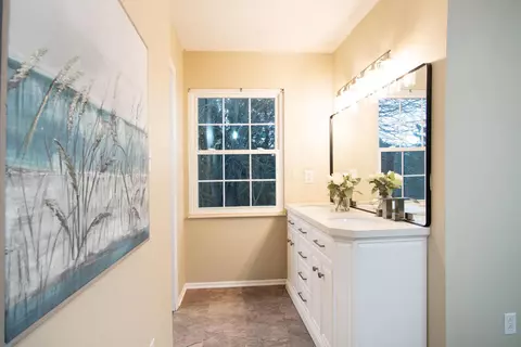 Bath - 3761 Carnforth Dr, Columbus, OH 43221 photo 2 of 5