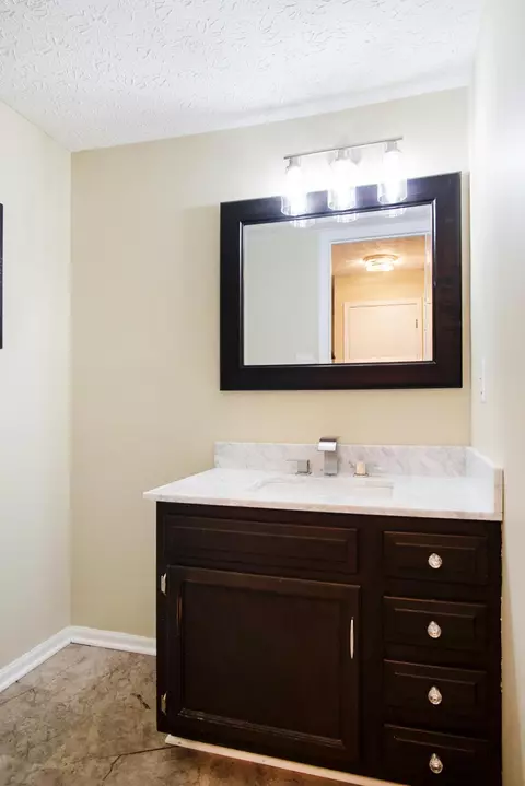 Bath - 3761 Carnforth Dr, Columbus, OH 43221 photo 1 of 5