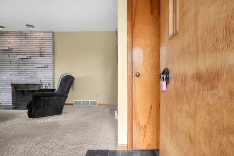 Entry Way - 122 Obetz Rd, Columbus, OH 43207 photo 1 of 2