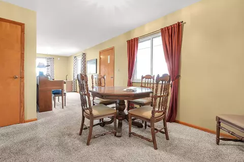 Dining - 122 Obetz Rd, Columbus, OH 43207 photo 1 of 2