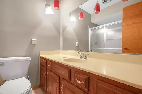 Bath - 122 Obetz Rd, Columbus, OH 43207 photo 1 of 3