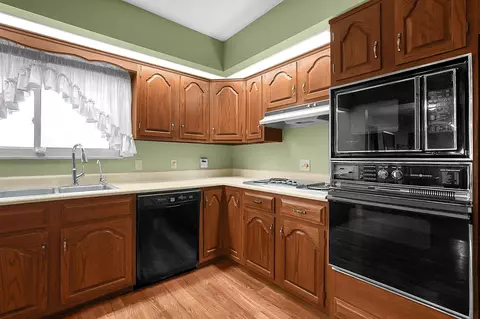 Kitchen - 122 Obetz Rd, Columbus, OH 43207 photo 3 of 3