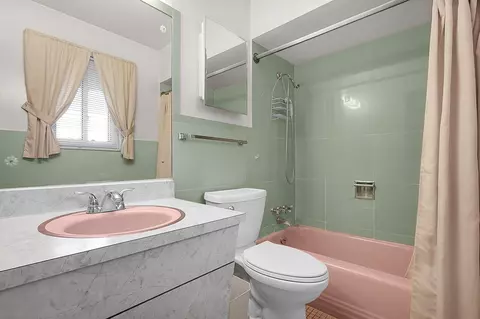 Bath - 122 Obetz Rd, Columbus, OH 43207 photo 3 of 3
