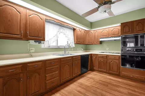 Kitchen - 122 Obetz Rd, Columbus, OH 43207 photo 1 of 3