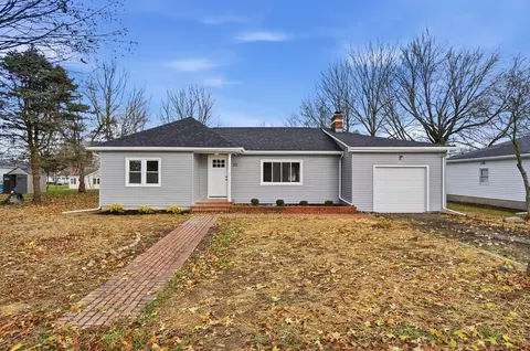 25 Crestview Dr, Fredericktown, OH 43019