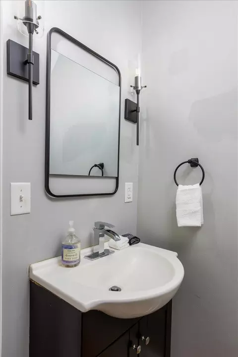Bath - 66 E 4th Ave, Columbus, OH 43201 photo 1 of 2