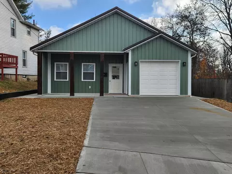 20 Bolen Ave, Newark, OH 43055