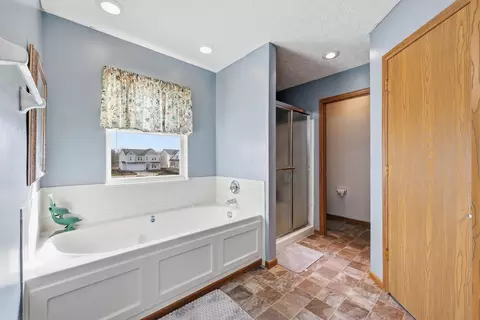 Bath - 1480 Shagbark St, Circleville, OH 43113 photo 3 of 4