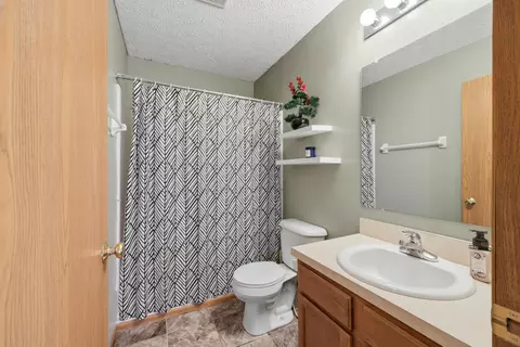 Bath - 1480 Shagbark St, Circleville, OH 43113 photo 4 of 4