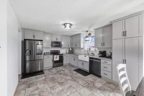 Kitchen - 1480 Shagbark St, Circleville, OH 43113 photo 2 of 2