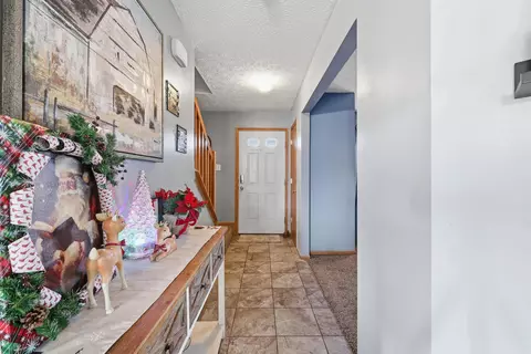 Entry Way - 1480 Shagbark St, Circleville, OH 43113 photo 2 of 3