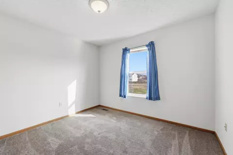 Bedroom - 1480 Shagbark St, Circleville, OH 43113 photo 6 of 9