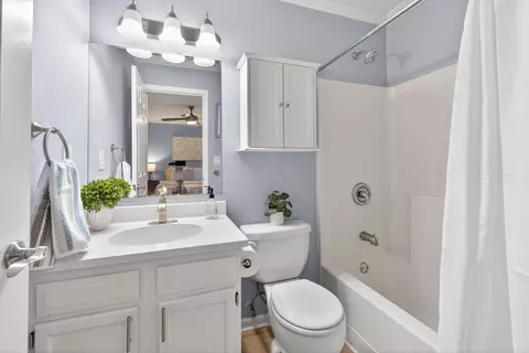 Bath - 449 Watt St, Circleville, OH 43113 photo 1 of 6