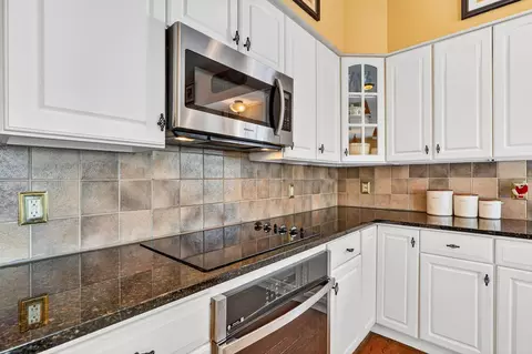 Kitchen - 8159 Winchcombe Dr, Dublin, OH 43016 photo 4 of 5