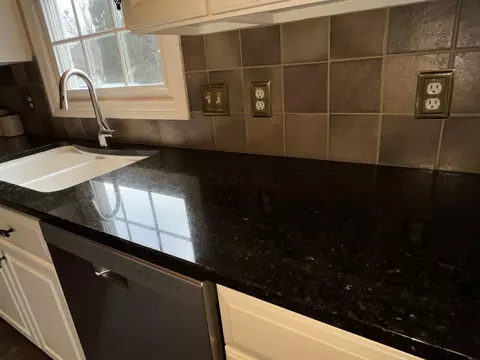 Kitchen - 8159 Winchcombe Dr, Dublin, OH 43016 photo 2 of 5