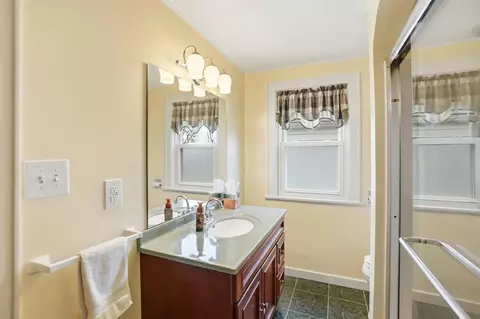 Bath - 555 E Weber Rd, Columbus, OH 43202 photo 2 of 4