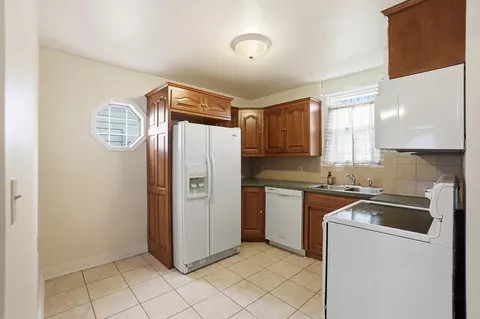 Kitchen - 555 E Weber Rd, Columbus, OH 43202 photo 1 of 3