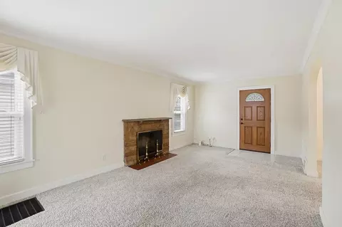 Living - 555 E Weber Rd, Columbus, OH 43202 photo 2 of 7