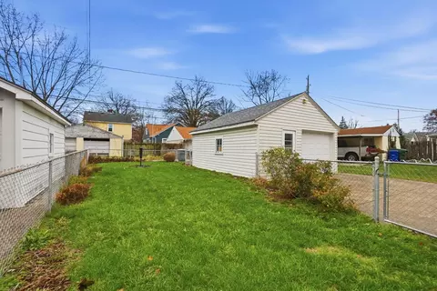 Exterior - 555 E Weber Rd, Columbus, OH 43202 photo 4 of 8