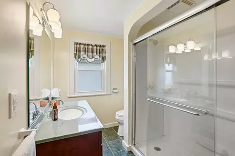 Bath - 555 E Weber Rd, Columbus, OH 43202 photo 1 of 4