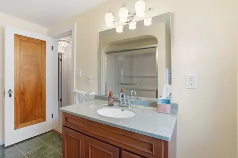 Bath - 555 E Weber Rd, Columbus, OH 43202 photo 3 of 4