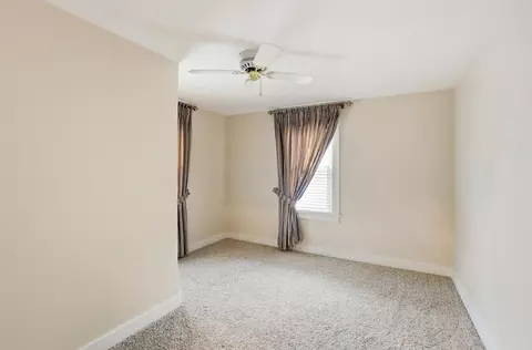Bedroom - 555 E Weber Rd, Columbus, OH 43202 photo 5 of 11
