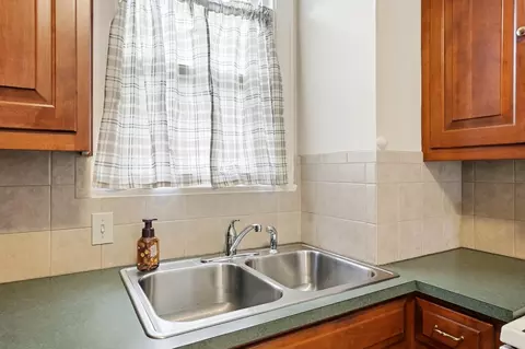 Kitchen - 555 E Weber Rd, Columbus, OH 43202 photo 2 of 3