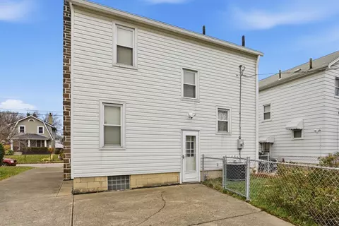 Exterior - 555 E Weber Rd, Columbus, OH 43202 photo 3 of 8