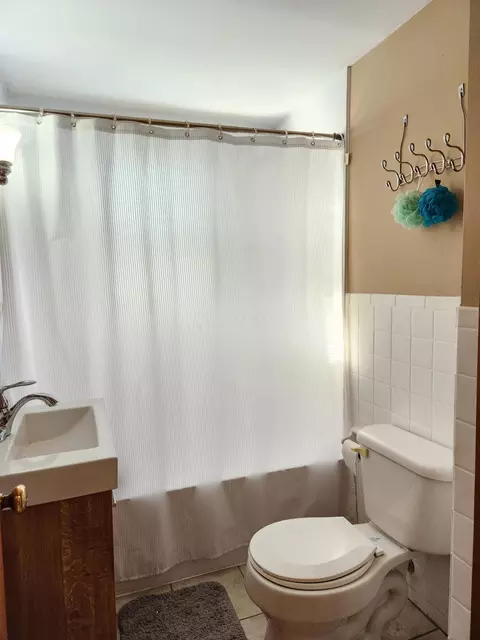 Bath - 357 Sabo Dr, Mansfield, OH 44905 photo 2 of 2