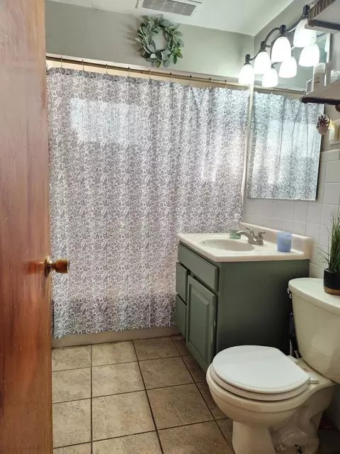 Bath - 357 Sabo Dr, Mansfield, OH 44905 photo 1 of 2