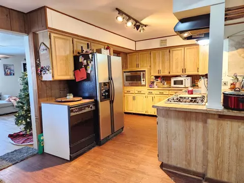 Kitchen - 357 Sabo Dr, Mansfield, OH 44905 photo 2 of 4