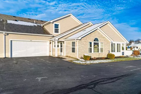 937 Governors Cir, Lancaster, OH 43130