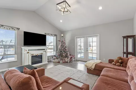 Living - 517 Pagoda Loop, Delaware, OH 43015 photo 2 of 2