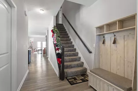 Entry Way - 517 Pagoda Loop, Delaware, OH 43015 photo 2 of 5