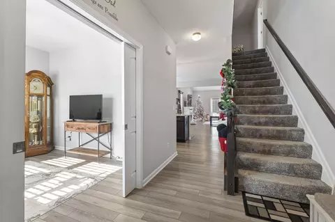 Entry Way - 517 Pagoda Loop, Delaware, OH 43015 photo 1 of 5