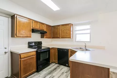 Kitchen - 650 Boulder Dr, Delaware, OH 43015 photo 1 of 2