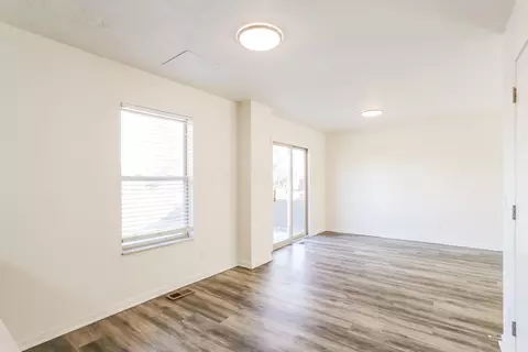 Living - 650 Boulder Dr, Delaware, OH 43015 photo 3 of 4