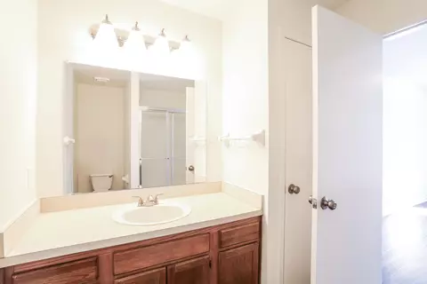 Bath - 650 Boulder Dr, Delaware, OH 43015 photo 1 of 2