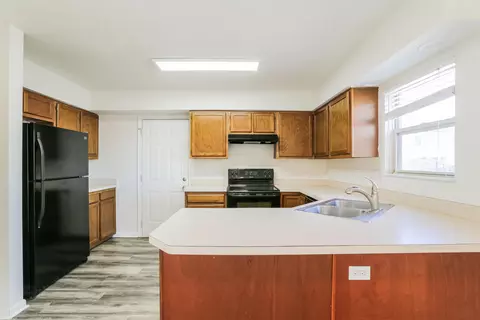 Kitchen - 650 Boulder Dr, Delaware, OH 43015 photo 2 of 2