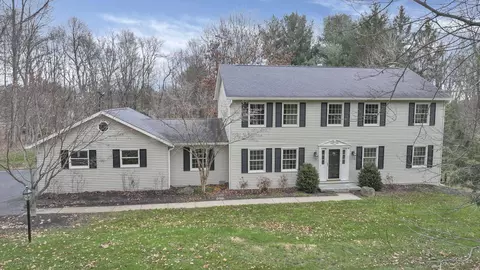 410 Fern Hill Dr, Granville, OH 43023
